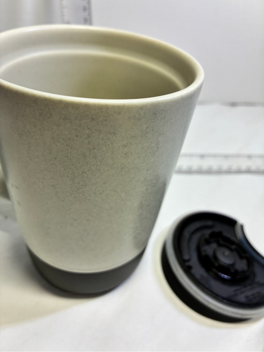 Starbucks 2024 White Grey Speck Stone Ceramic Mug Rubber Bottom & Lid 14oz. - Picture 6 of 10